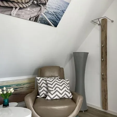 Seaside 2 Modern Retreat Holiday home *